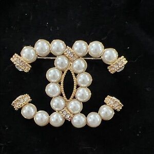 CHANEL Gold and Cream Pearl Brooch